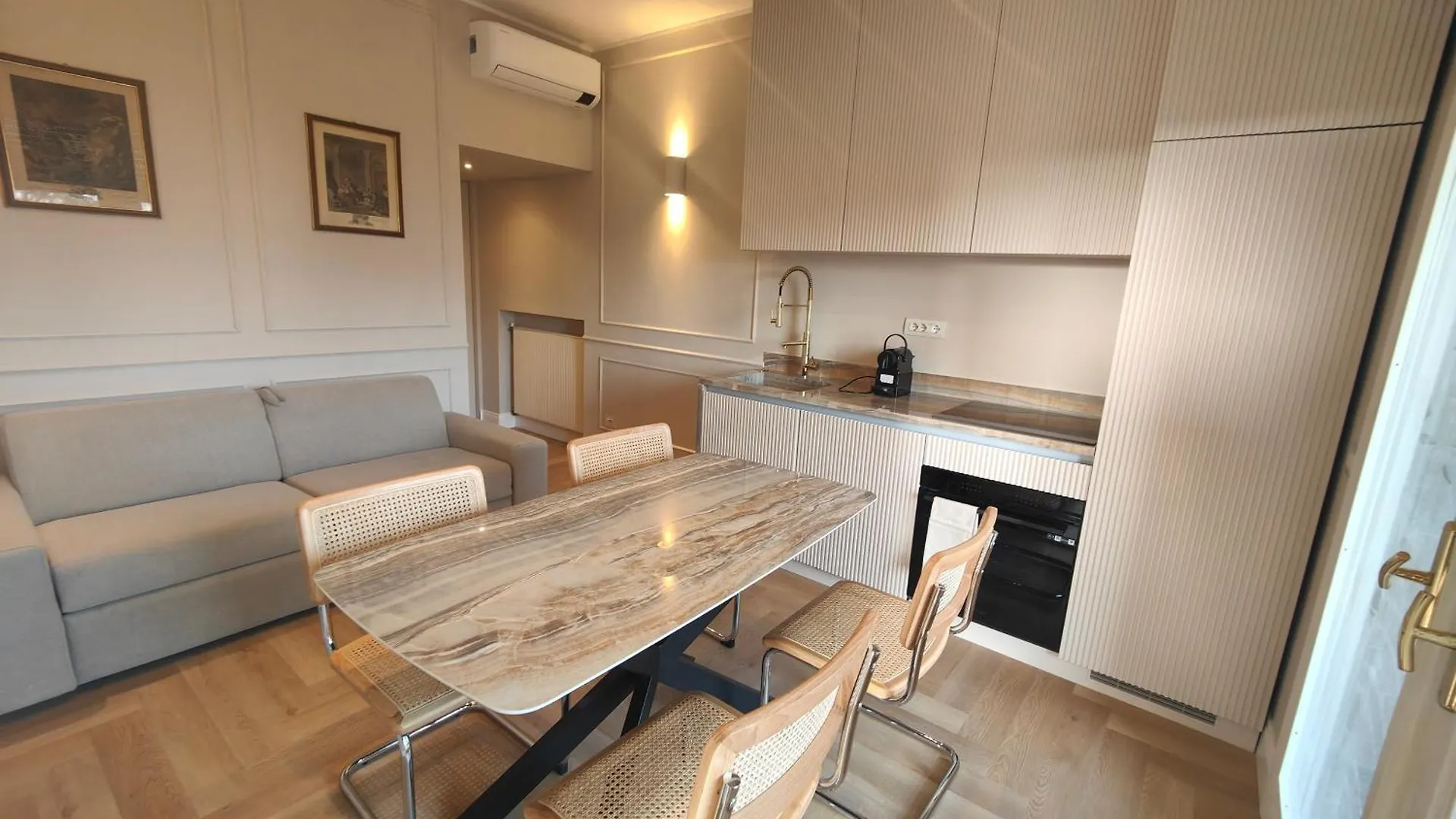 Ottoboni 2B Luxury Penthouse location